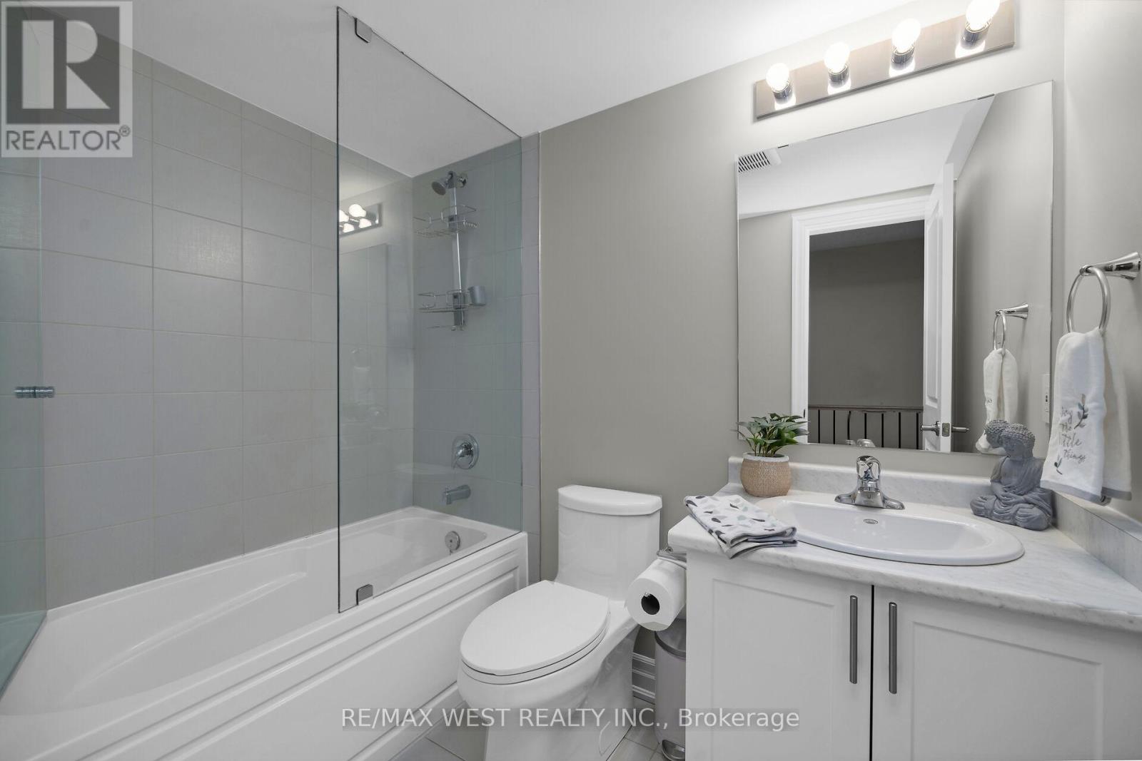 8208 Pine Valley Drive, Vaughan, Ontario L4L 0H6 - Photo 33 - N12886036