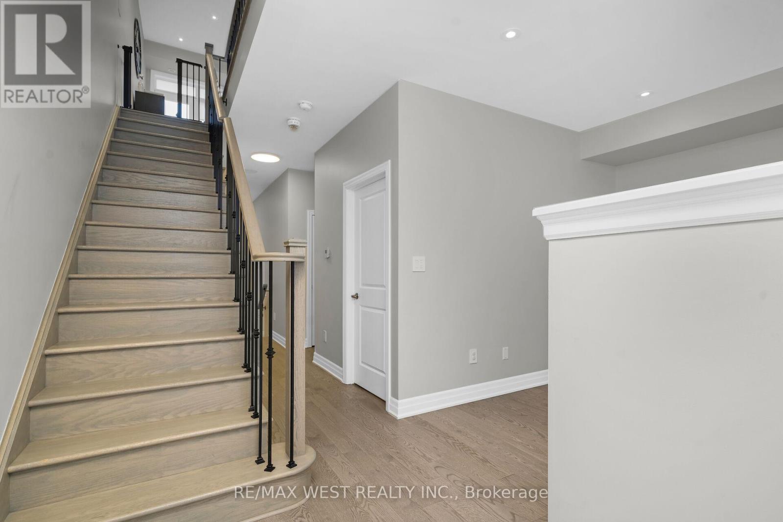 8208 Pine Valley Drive, Vaughan, Ontario L4L 0H6 - Photo 4 - N12886036