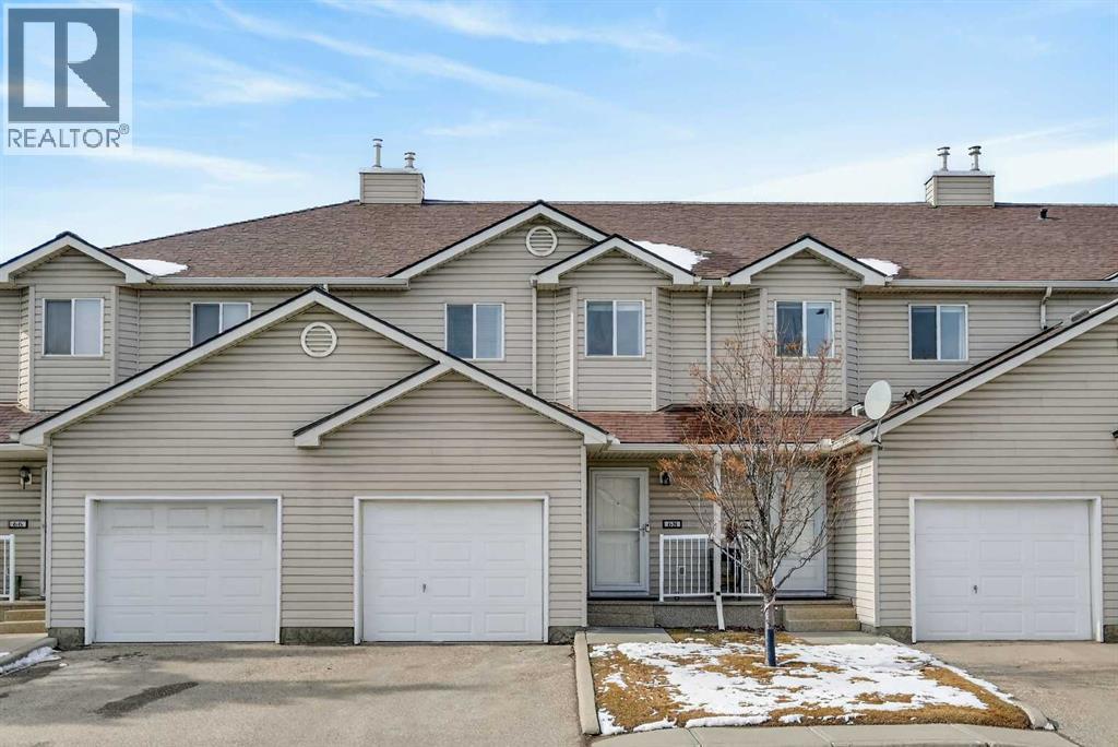 68 Douglas Glen Park Se, Calgary, Alberta  T2Z 3Z3 - Photo 1 - A2292196