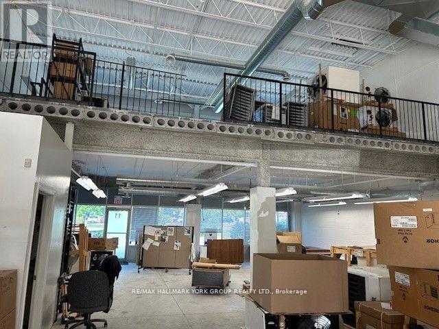 11 - 125 Don Hillock Drive, Aurora, Ontario L4G 0H8 - Photo 2 - N12889402