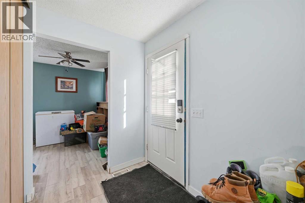 128 Ridgegate Way Sw, Airdrie, Alberta  T4B 1A9 - Photo 2 - A2293079