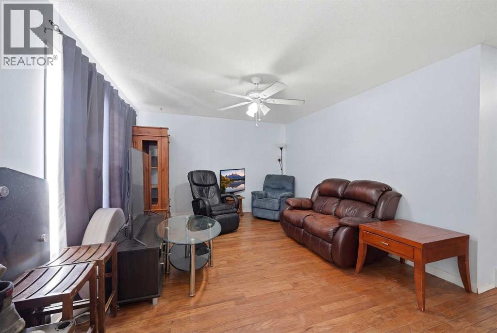 128 Ridgegate Way Sw, Airdrie, Alberta  T4B 1A9 - Photo 3 - A2293079