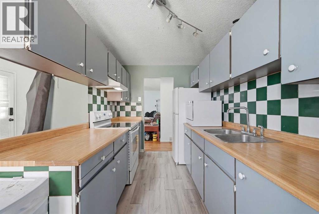 128 Ridgegate Way Sw, Airdrie, Alberta  T4B 1A9 - Photo 7 - A2293079