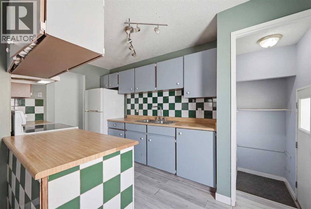 128 Ridgegate Way Sw, Airdrie, Alberta  T4B 1A9 - Photo 6 - A2293079