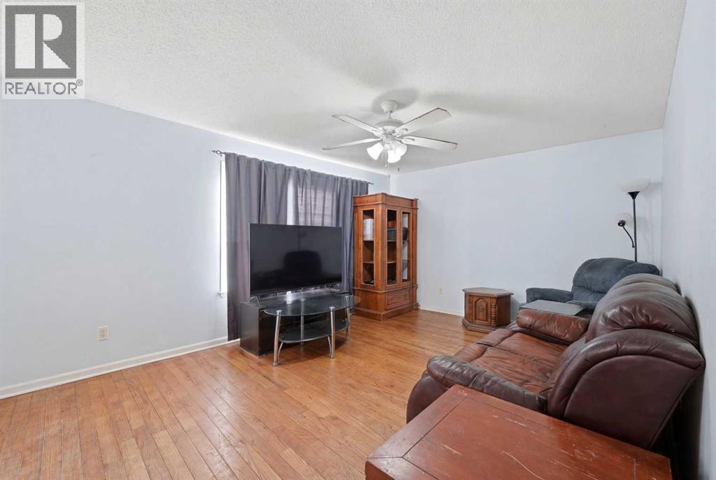 128 Ridgegate Way Sw, Airdrie, Alberta  T4B 1A9 - Photo 4 - A2293079