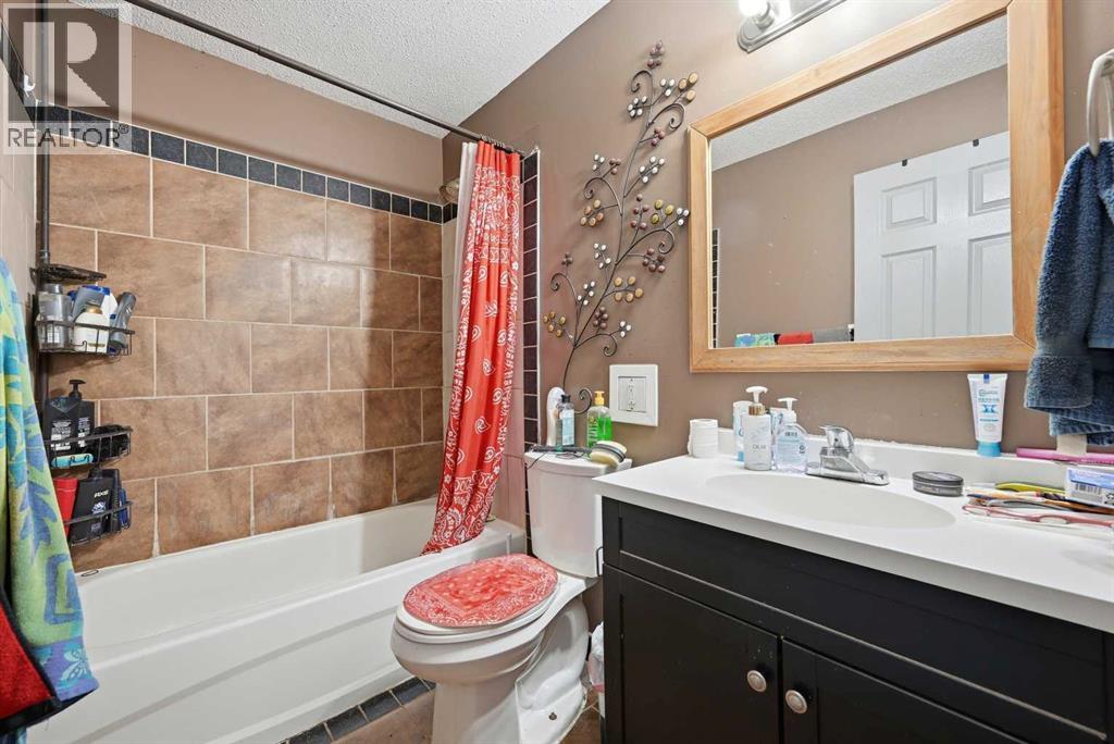 128 Ridgegate Way Sw, Airdrie, Alberta  T4B 1A9 - Photo 11 - A2293079