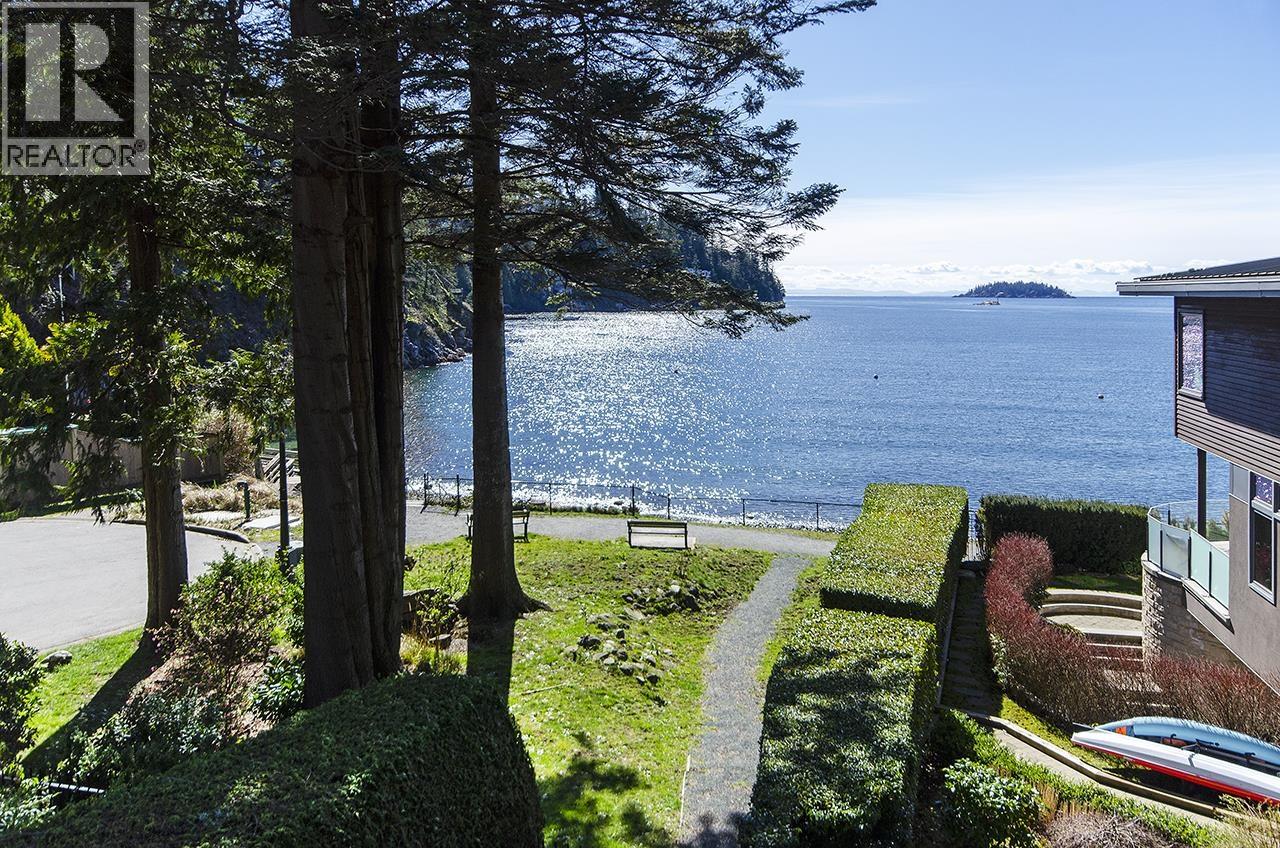 6760 Batchelor Bay Place, West Vancouver, British Columbia  V7W 3B7 - Photo 9 - R3100225