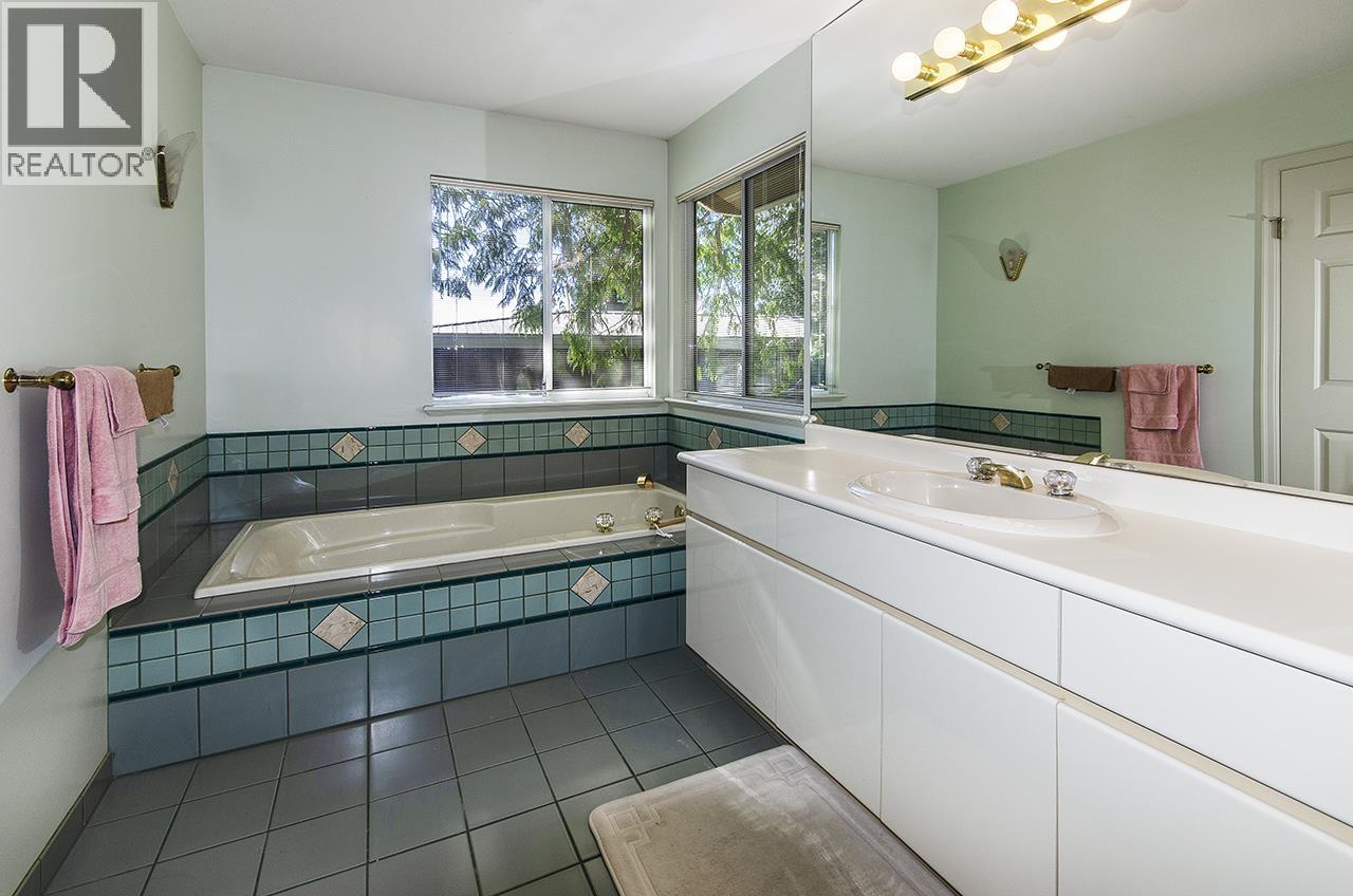 6760 Batchelor Bay Place, West Vancouver, British Columbia  V7W 3B7 - Photo 35 - R3100225