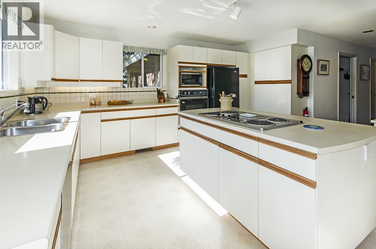 6760 Batchelor Bay Place, West Vancouver, British Columbia  V7W 3B7 - Photo 25 - R3100225