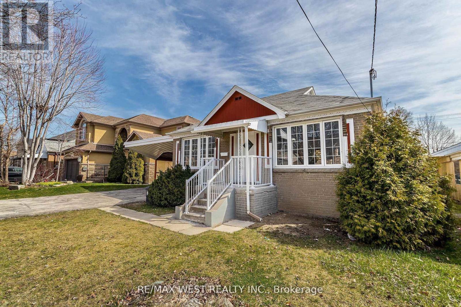 7 HIGHLAND HILL, Toronto, Ontario