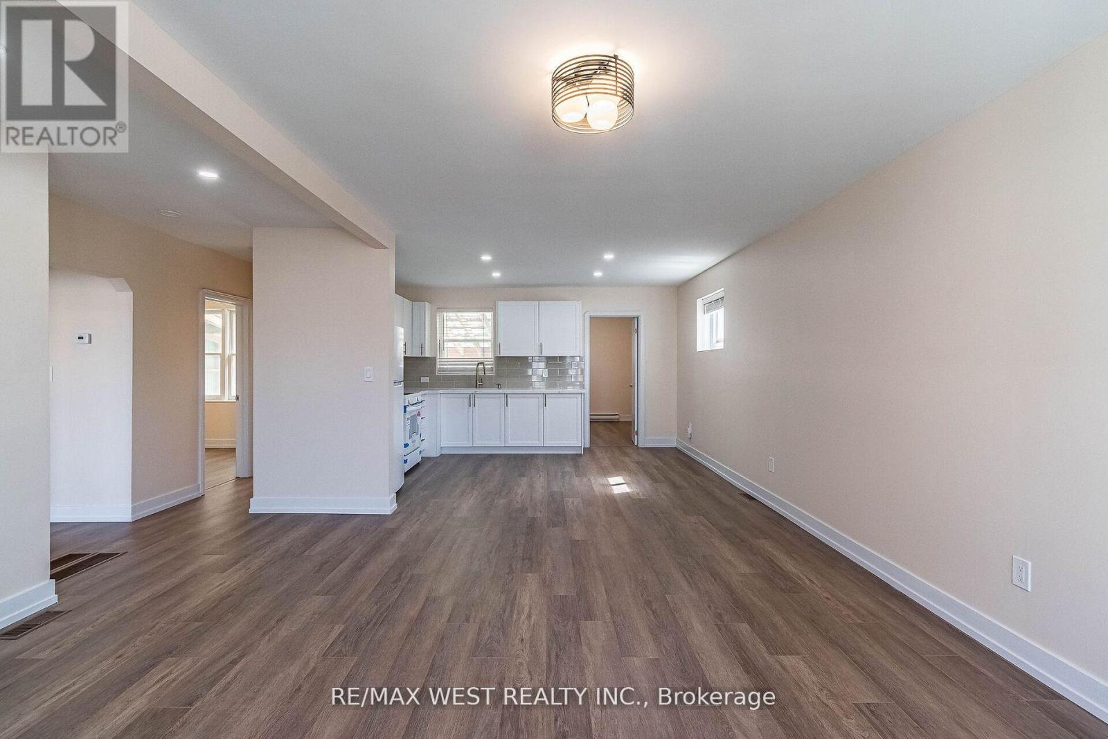 7 Highland Hill, Toronto, Ontario  M9A 2P7 - Photo 5 - W12889350