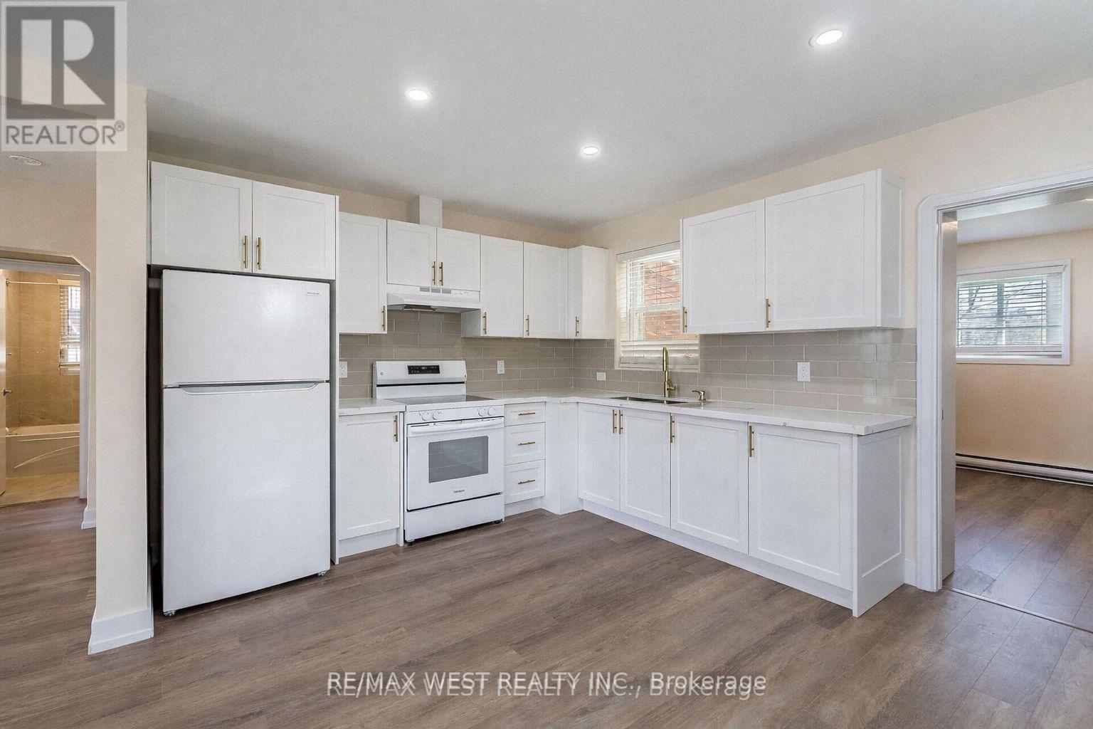 7 Highland Hill, Toronto, Ontario  M9A 2P7 - Photo 7 - W12889350