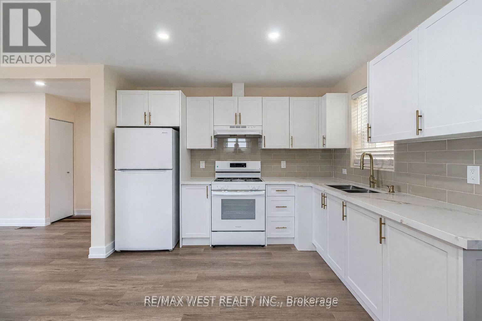 7 Highland Hill, Toronto, Ontario  M9A 2P7 - Photo 8 - W12889350