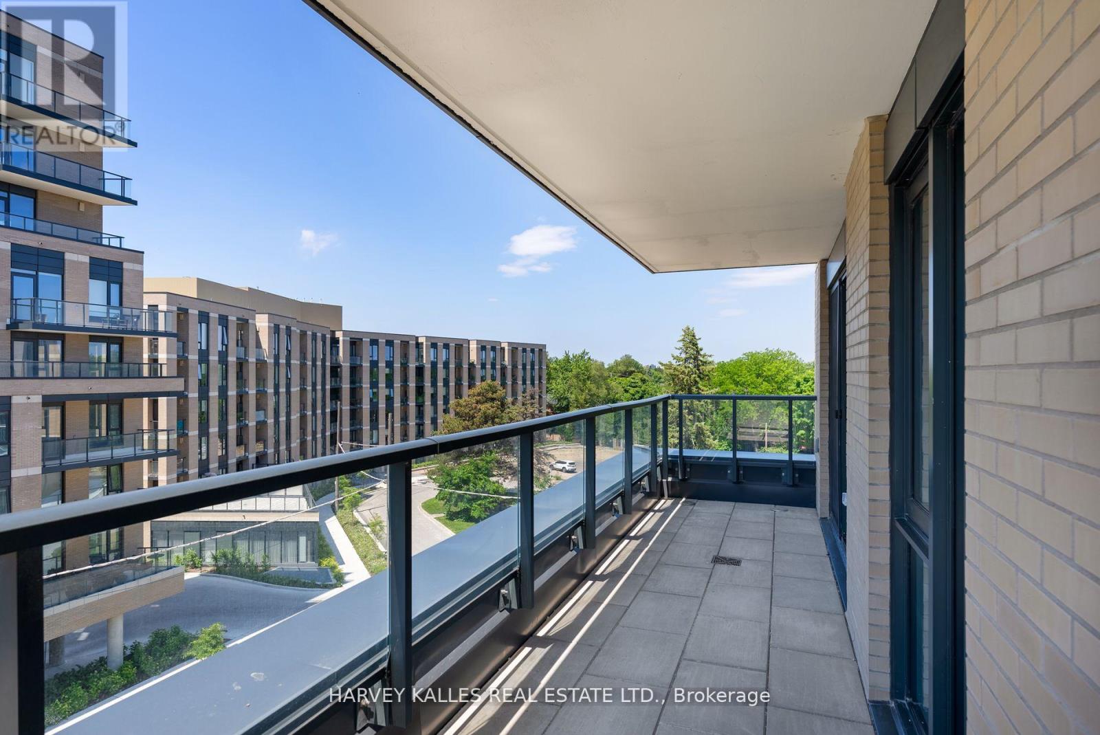 519 - 293 The Kingsway, Toronto, Ontario  M9A 3A9 - Photo 14 - W12889378