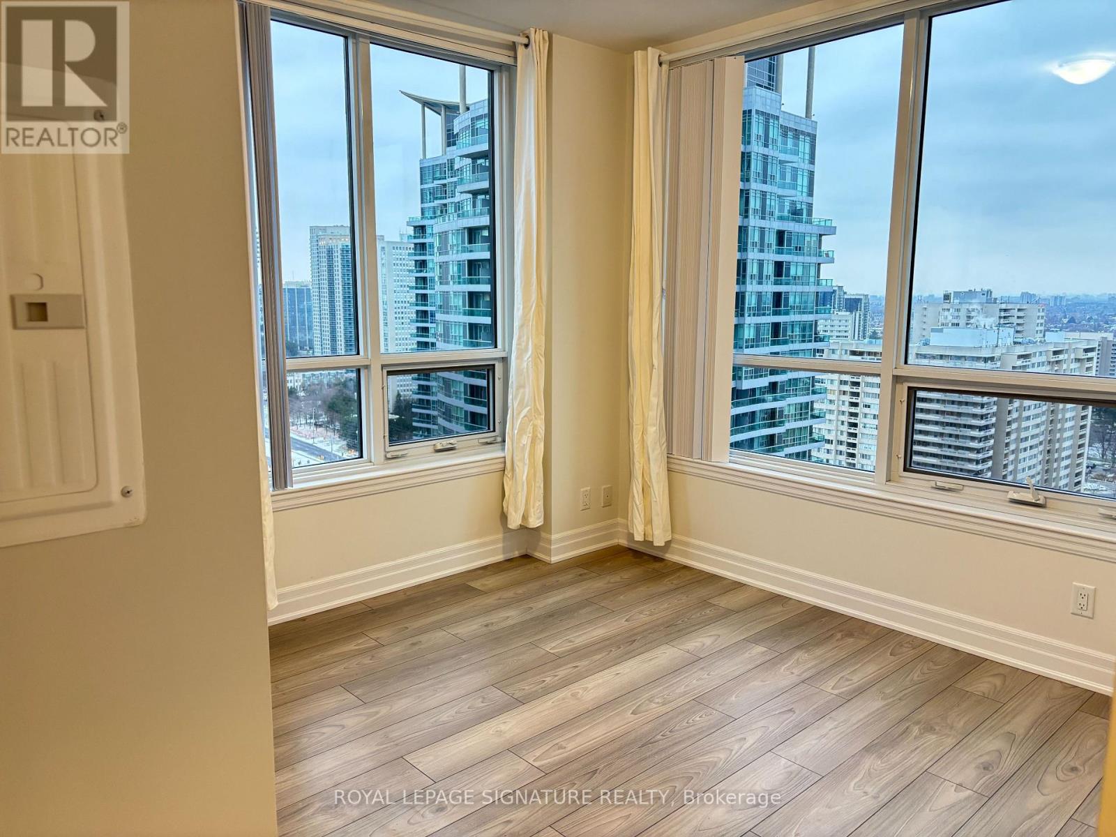 2202 - 36 Elm Drive, Mississauga, Ontario  L5R 0N3 - Photo 10 - W12889380