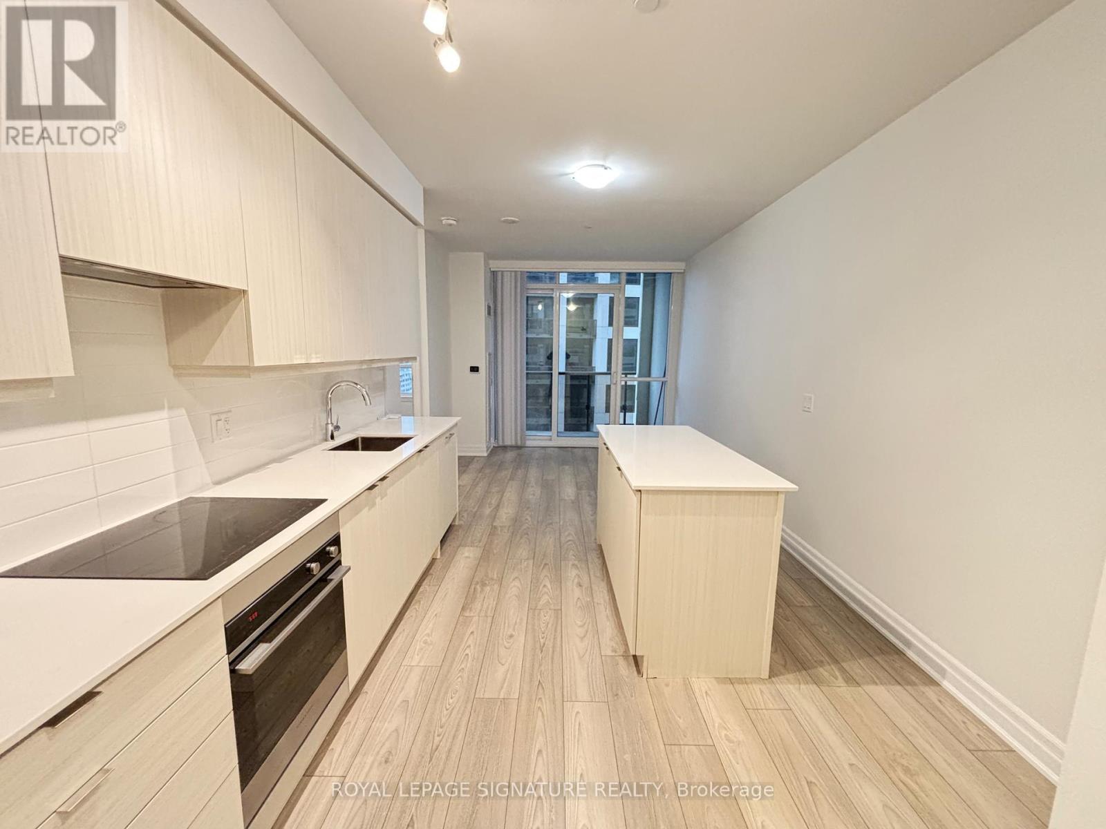 2202 - 36 Elm Drive, Mississauga, Ontario  L5R 0N3 - Photo 3 - W12889380