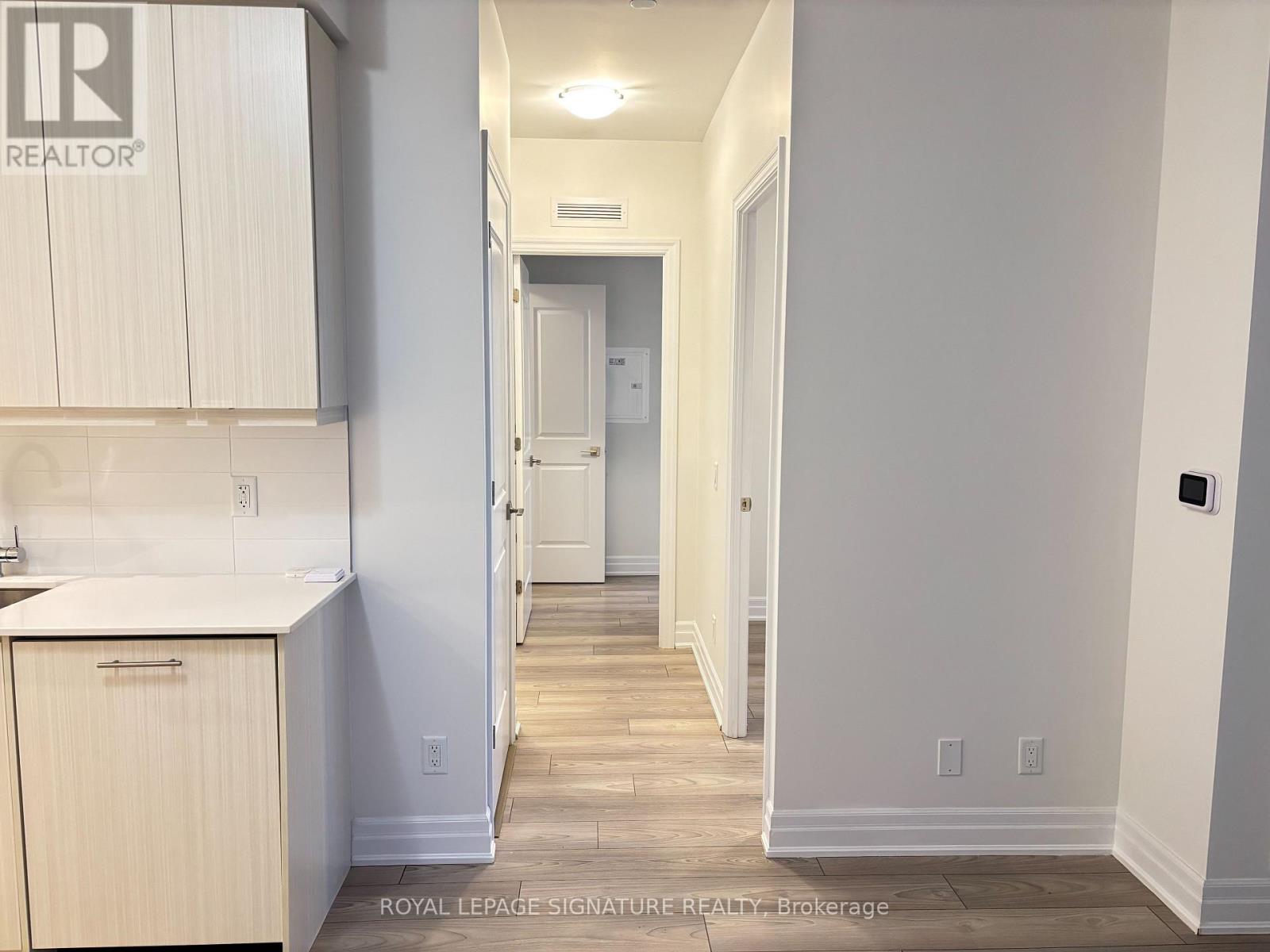 2202 - 36 Elm Drive, Mississauga, Ontario  L5R 0N3 - Photo 6 - W12889380