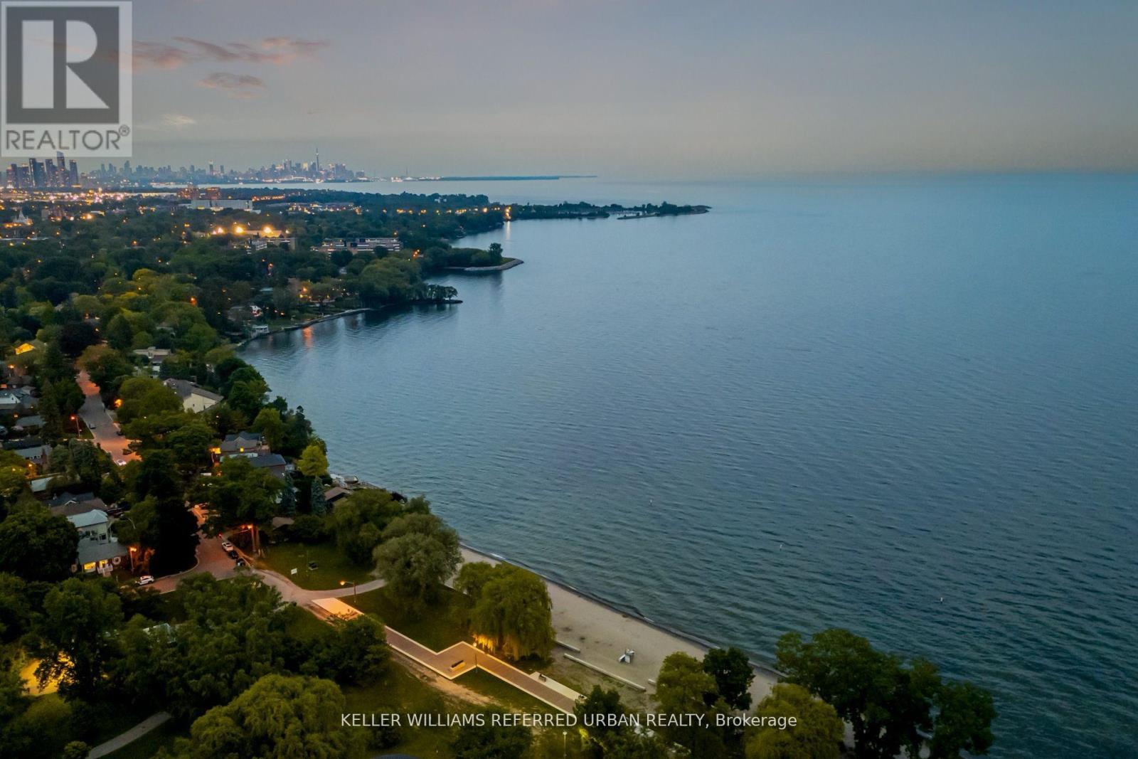 399 Lake Promenade, Toronto, Ontario  M8W 1C3 - Photo 12 - W12889386