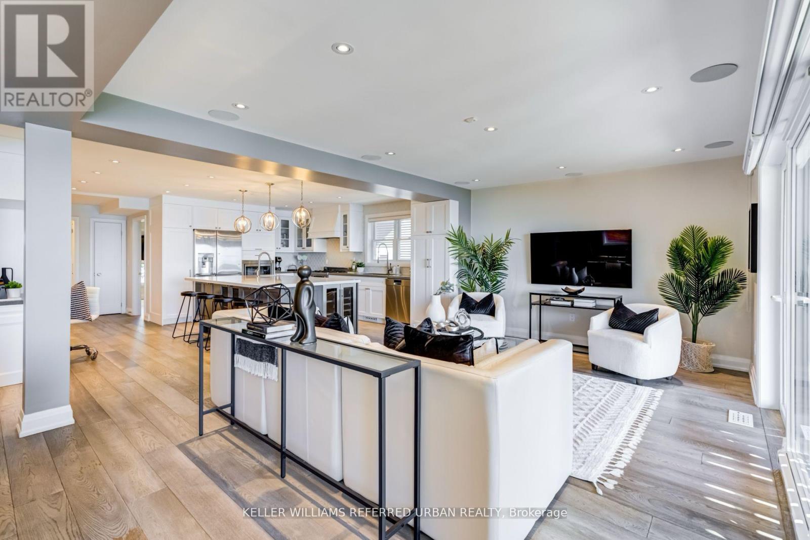 399 Lake Promenade, Toronto, Ontario  M8W 1C3 - Photo 15 - W12889386