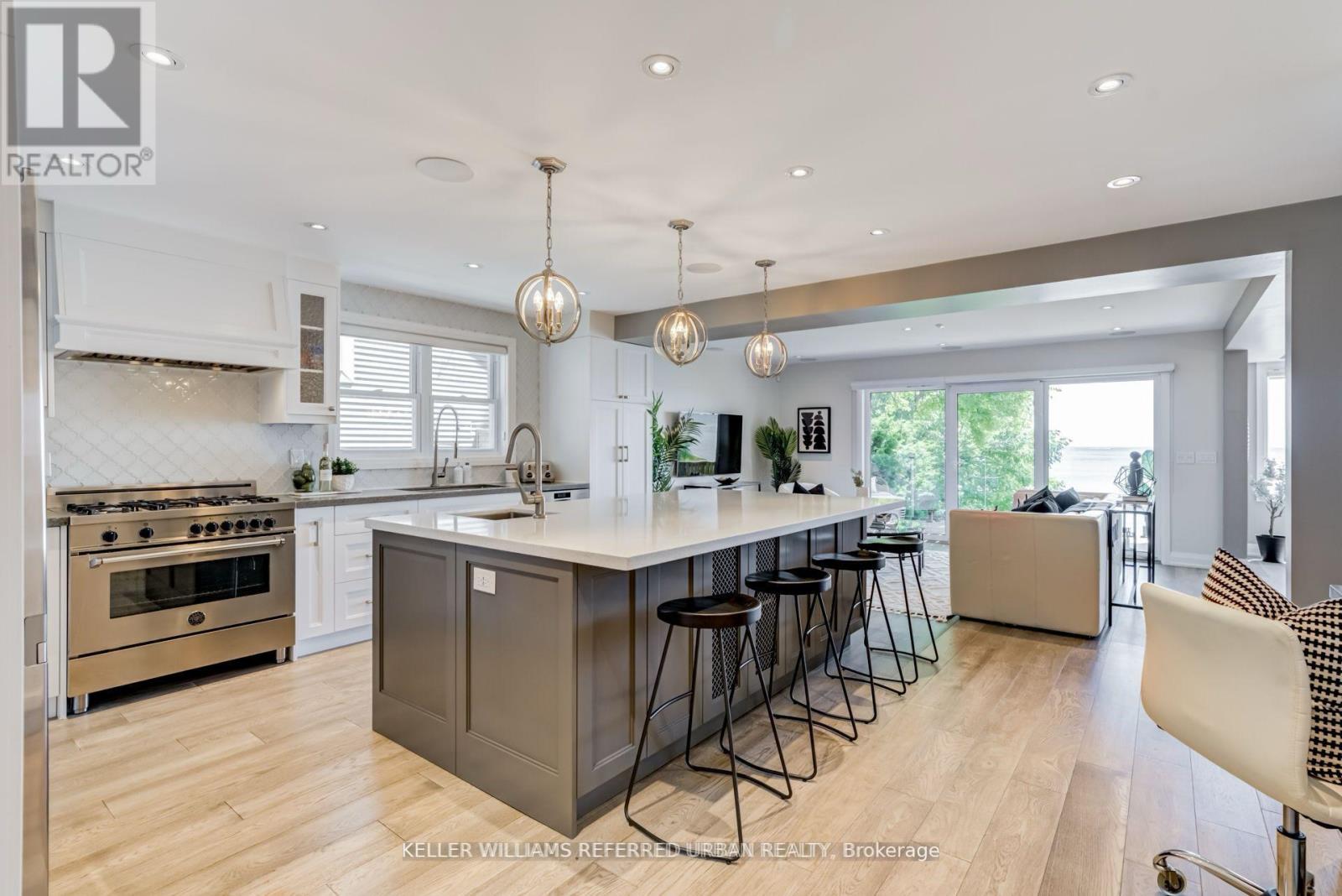 399 Lake Promenade, Toronto, Ontario  M8W 1C3 - Photo 18 - W12889386