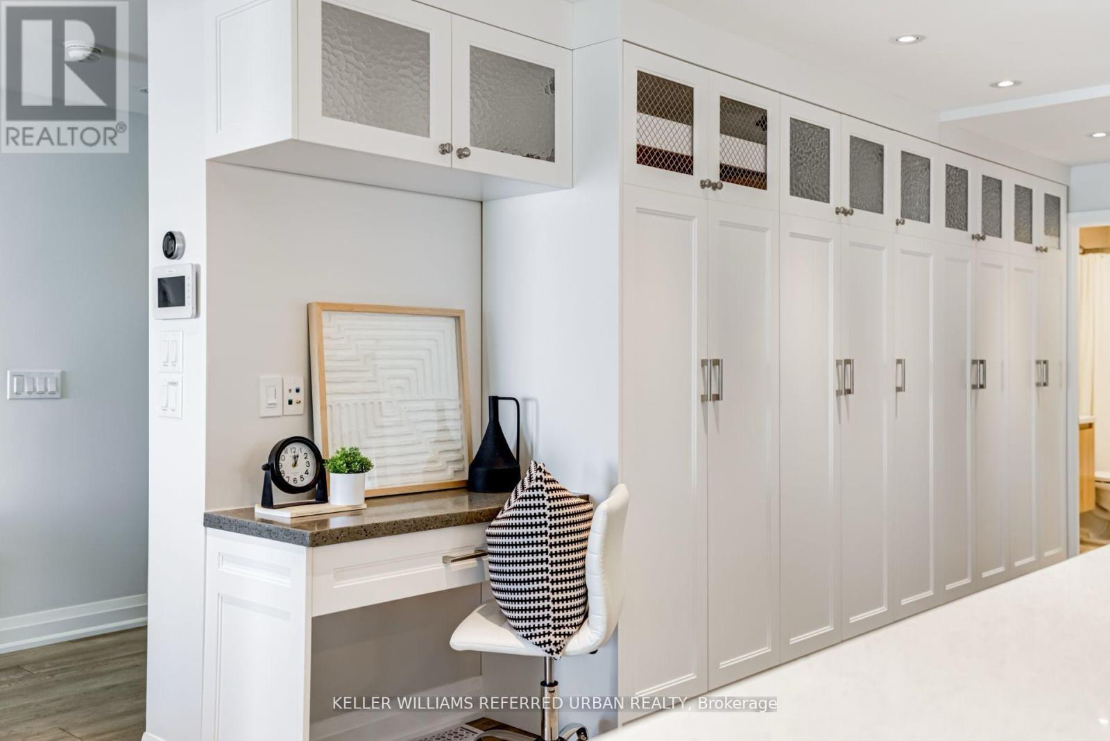 399 Lake Promenade, Toronto, Ontario  M8W 1C3 - Photo 19 - W12889386