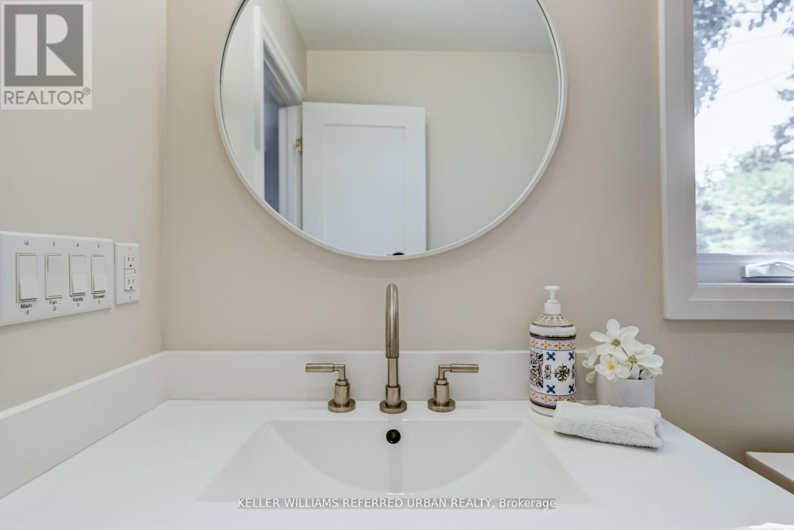 399 Lake Promenade, Toronto, Ontario  M8W 1C3 - Photo 23 - W12889386