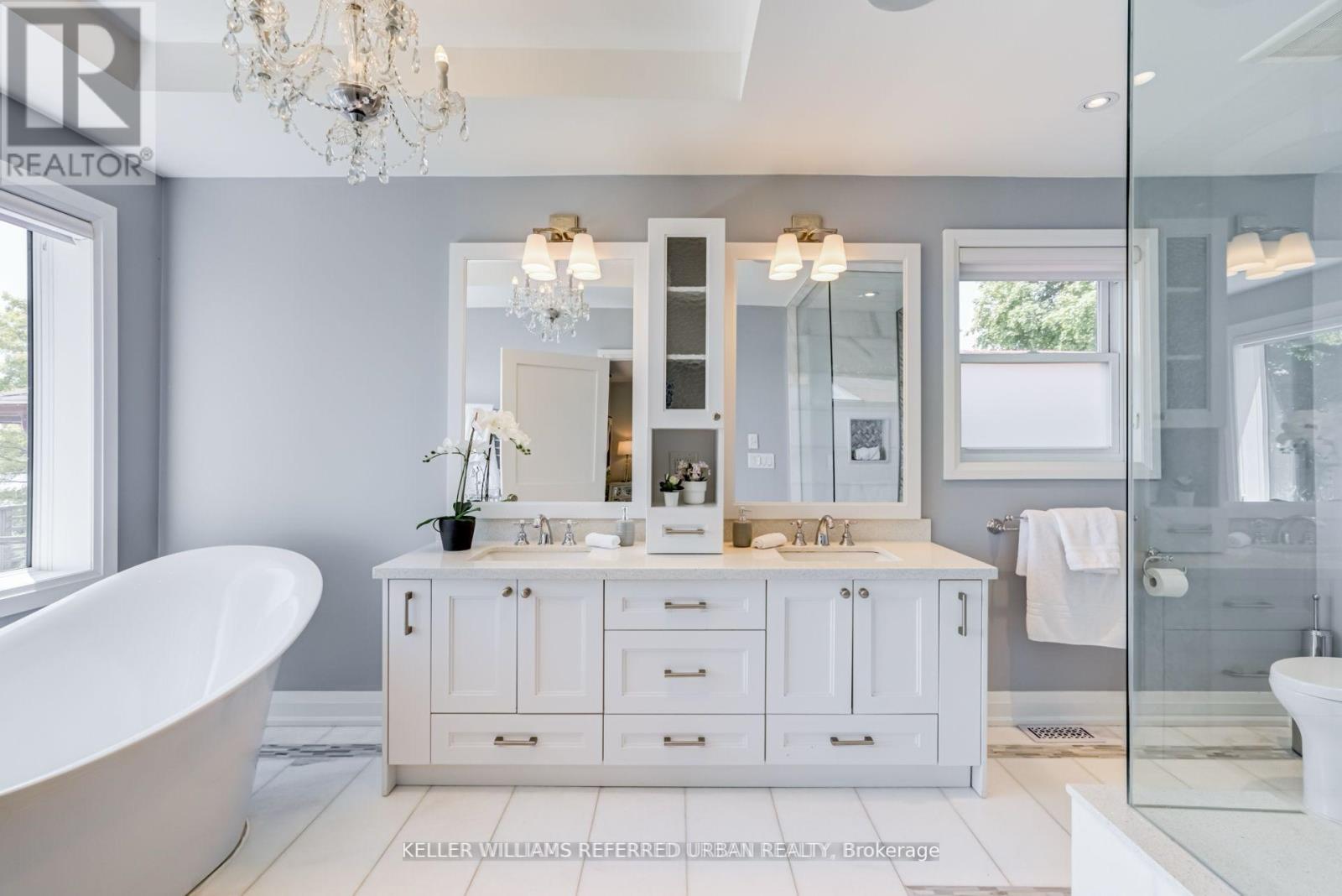 399 Lake Promenade, Toronto, Ontario  M8W 1C3 - Photo 33 - W12889386