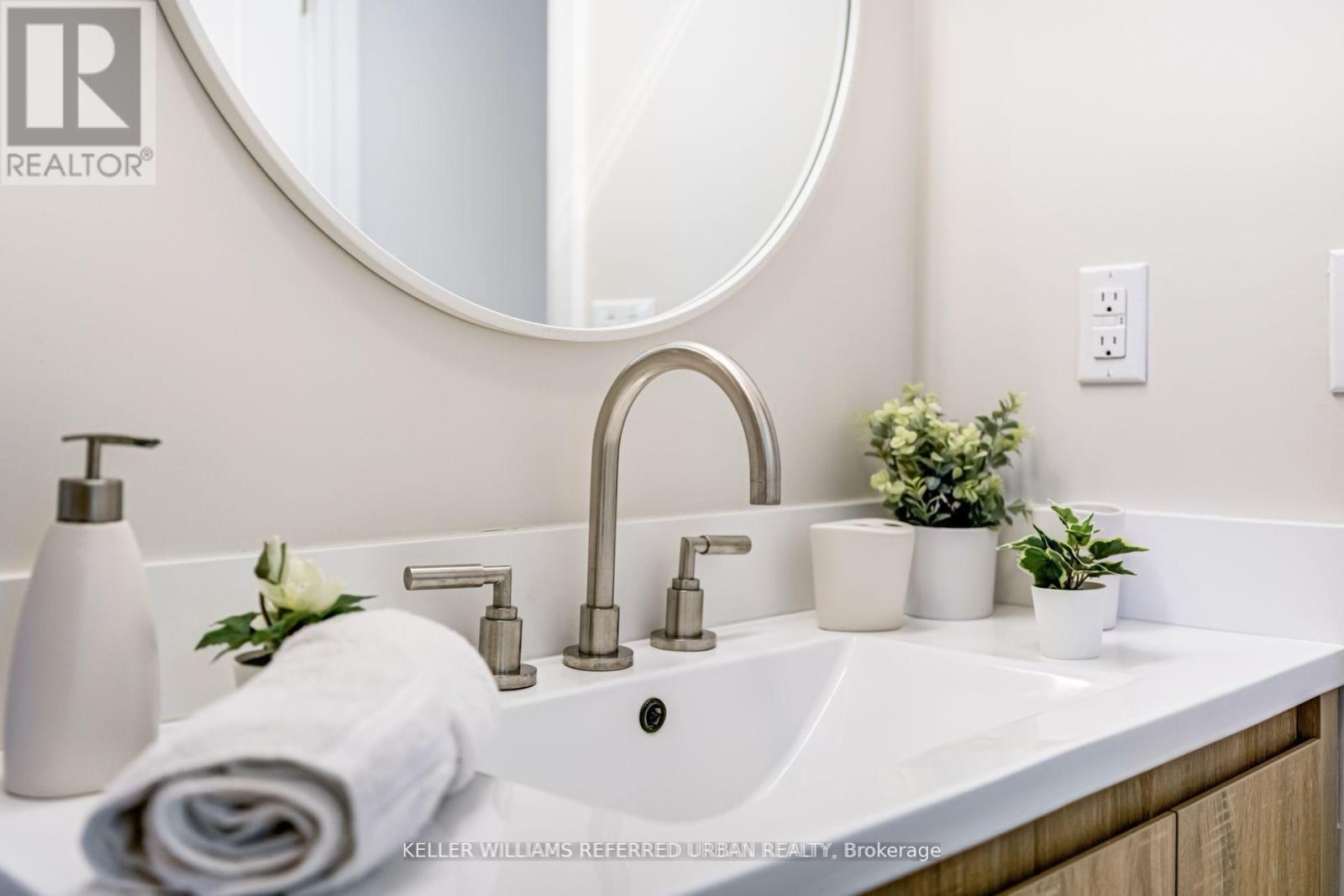 399 Lake Promenade, Toronto, Ontario  M8W 1C3 - Photo 42 - W12889386