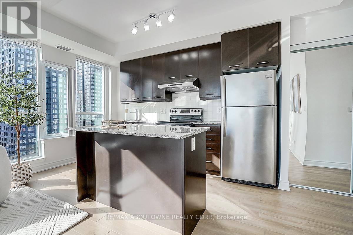 2005 - 360 Square One Drive, Mississauga, Ontario  L5B 0G7 - Photo 16 - W12889406