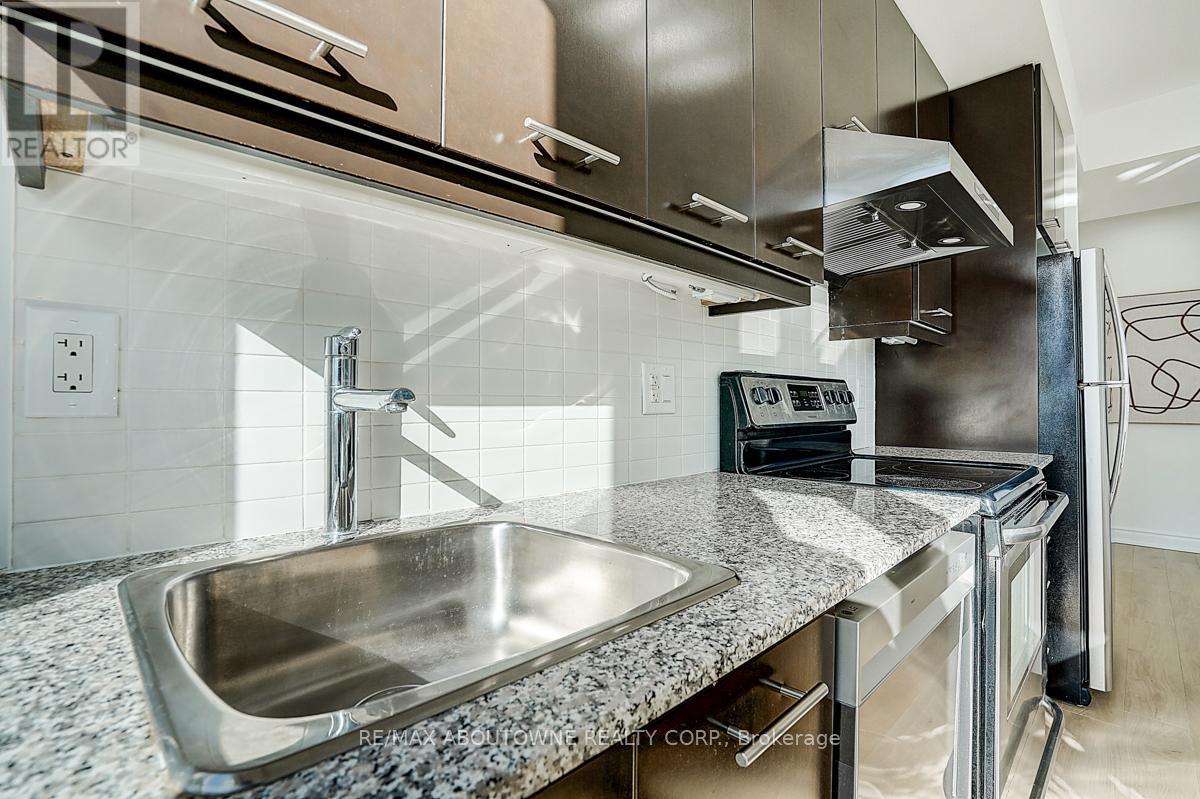 2005 - 360 Square One Drive, Mississauga, Ontario  L5B 0G7 - Photo 22 - W12889406