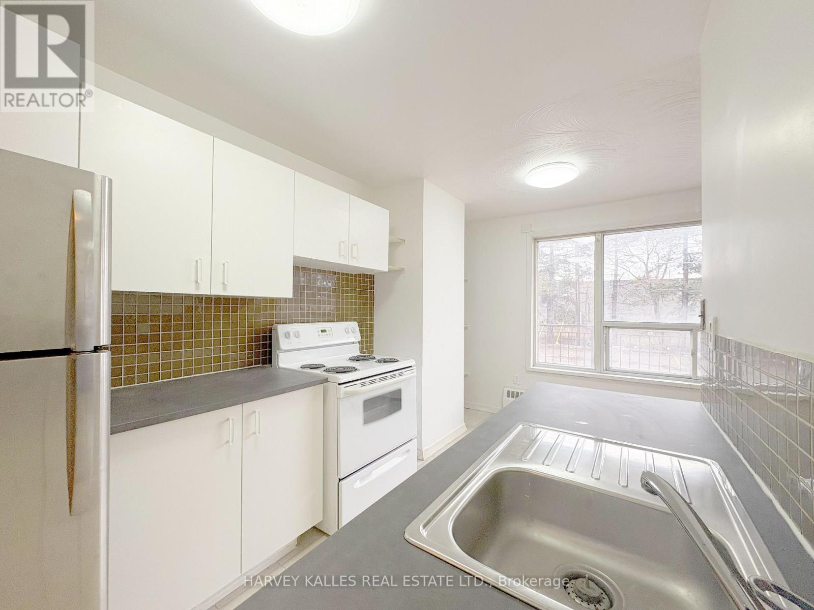 8 - 90 BLACKFRIAR AVENUE, Toronto, Ontario