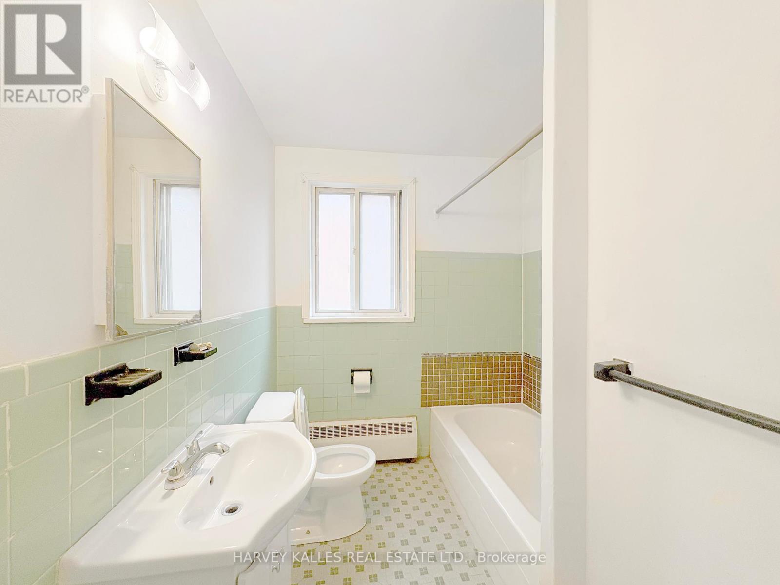 8 - 90 Blackfriar Avenue, Toronto, Ontario  M9R 3S9 - Photo 14 - W12889432