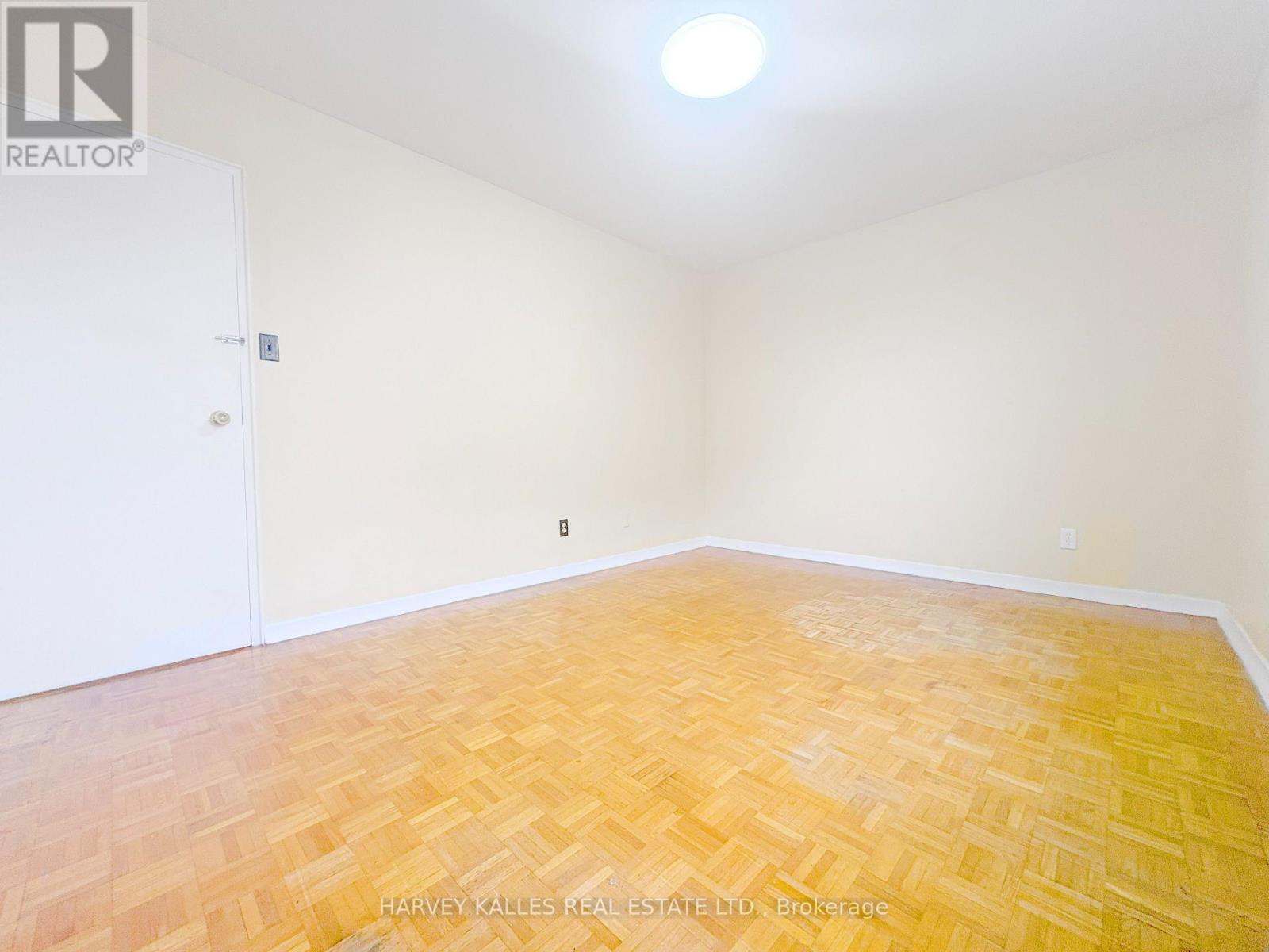 8 - 90 Blackfriar Avenue, Toronto, Ontario  M9R 3S9 - Photo 4 - W12889432