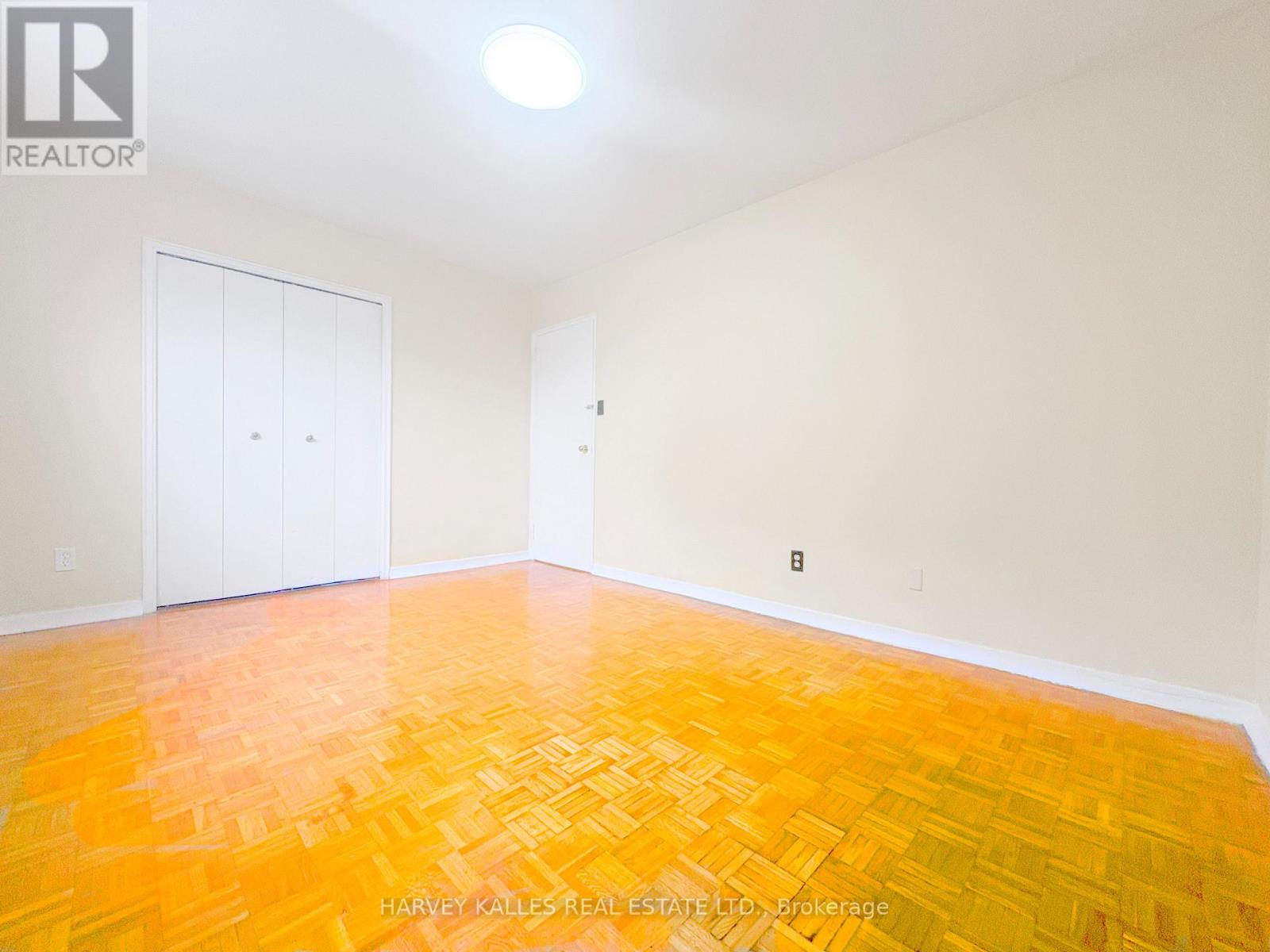 8 - 90 Blackfriar Avenue, Toronto, Ontario  M9R 3S9 - Photo 5 - W12889432