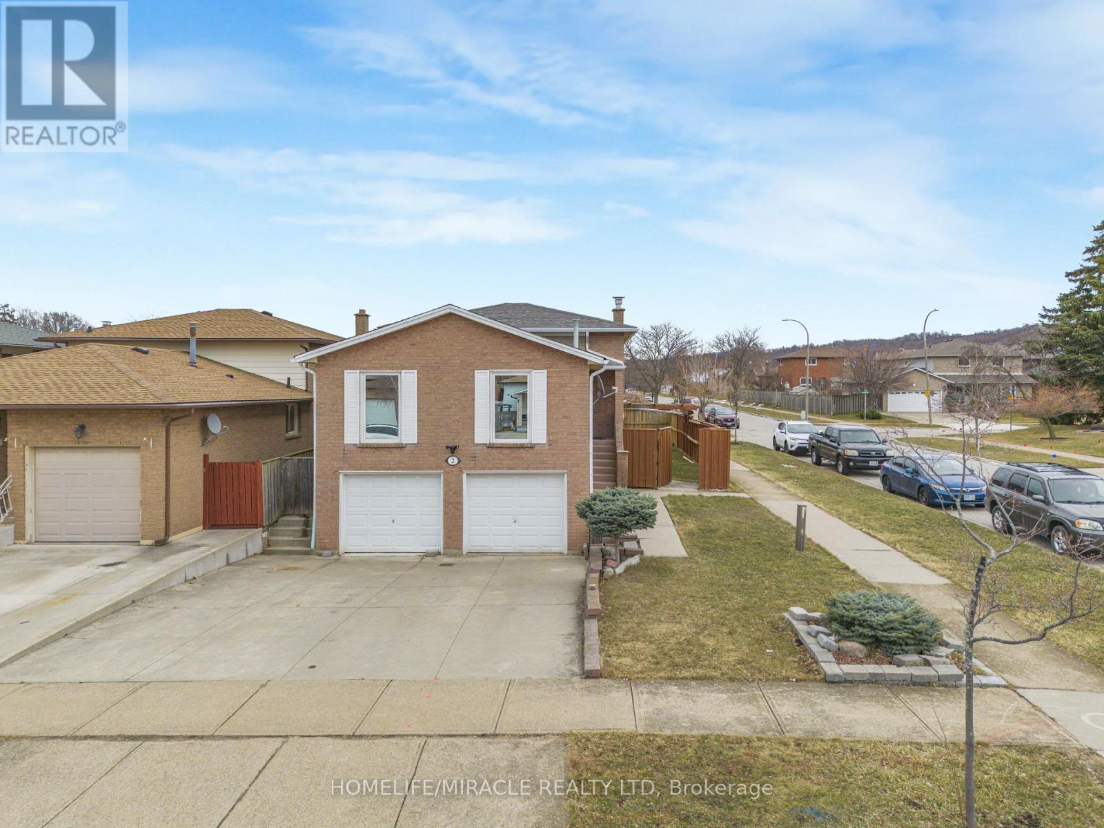 2 ENVOY BOULEVARD, Hamilton, Ontario