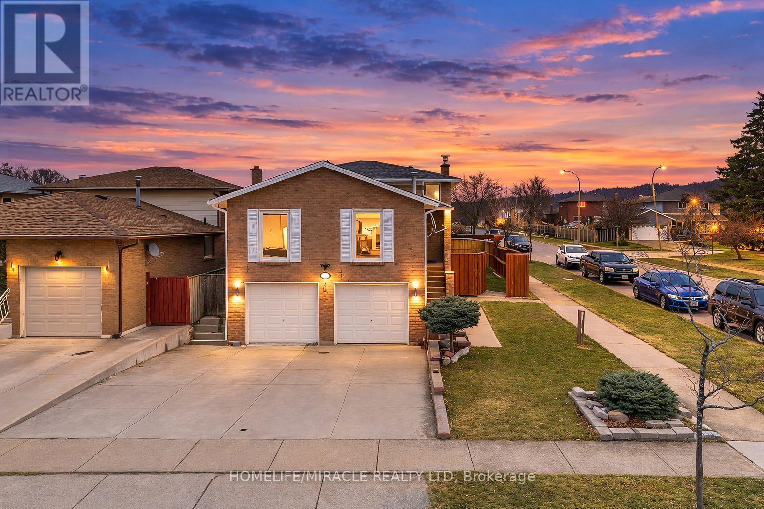 2 Envoy Boulevard, Hamilton, Ontario  L8G 4N1 - Photo 2 - X12889392