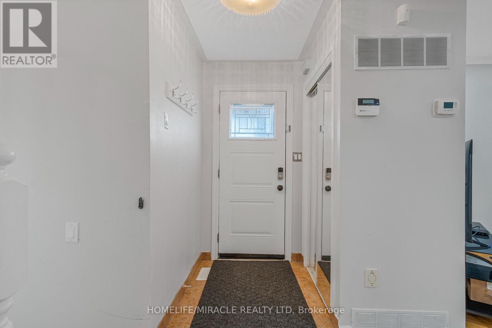 2 Envoy Boulevard, Hamilton, Ontario  L8G 4N1 - Photo 4 - X12889392