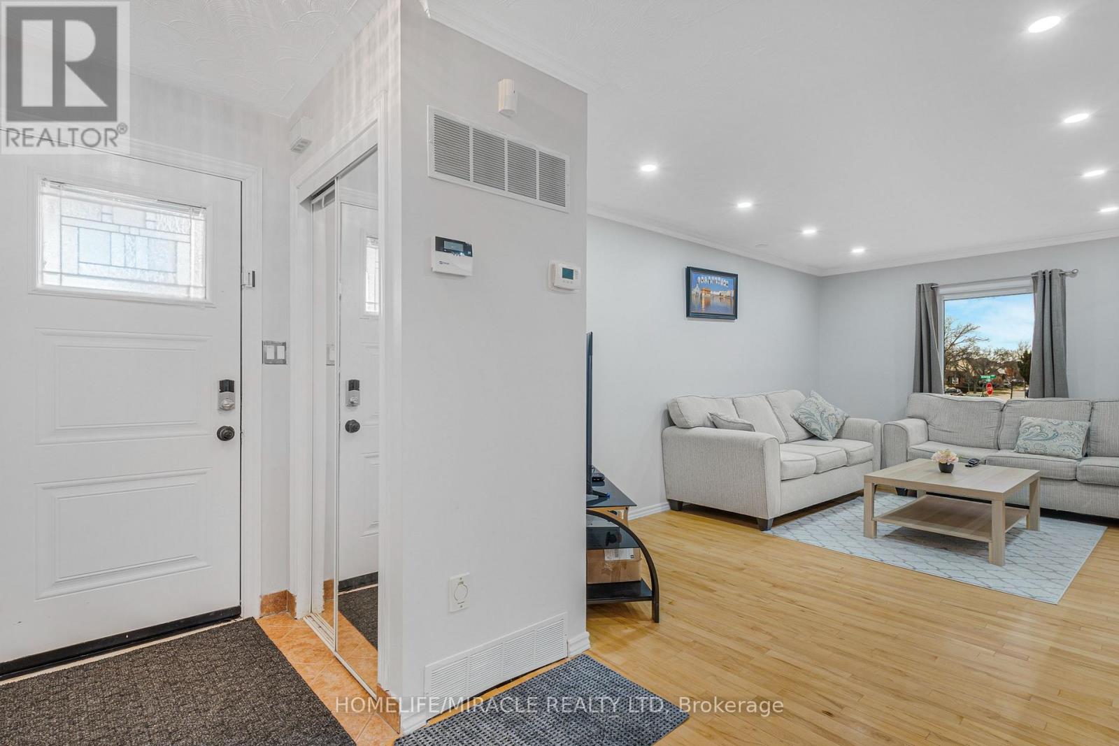 2 Envoy Boulevard, Hamilton, Ontario  L8G 4N1 - Photo 5 - X12889392