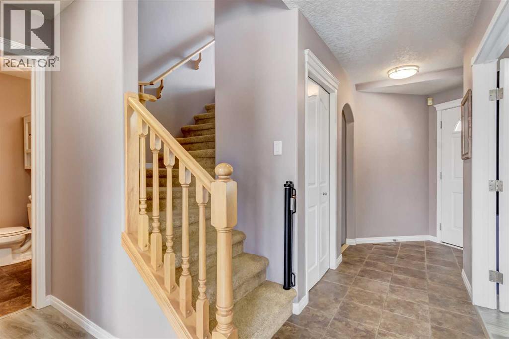 226 Cougarstone Gardens Sw, Calgary, Alberta  T3H 4W6 - Photo 14 - A2291162