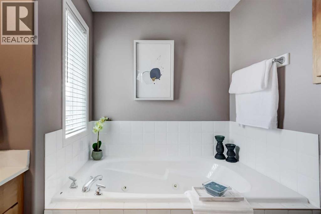 226 Cougarstone Gardens Sw, Calgary, Alberta  T3H 4W6 - Photo 22 - A2291162