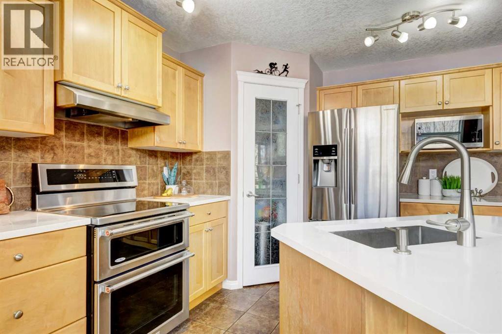 226 Cougarstone Gardens Sw, Calgary, Alberta  T3H 4W6 - Photo 11 - A2291162