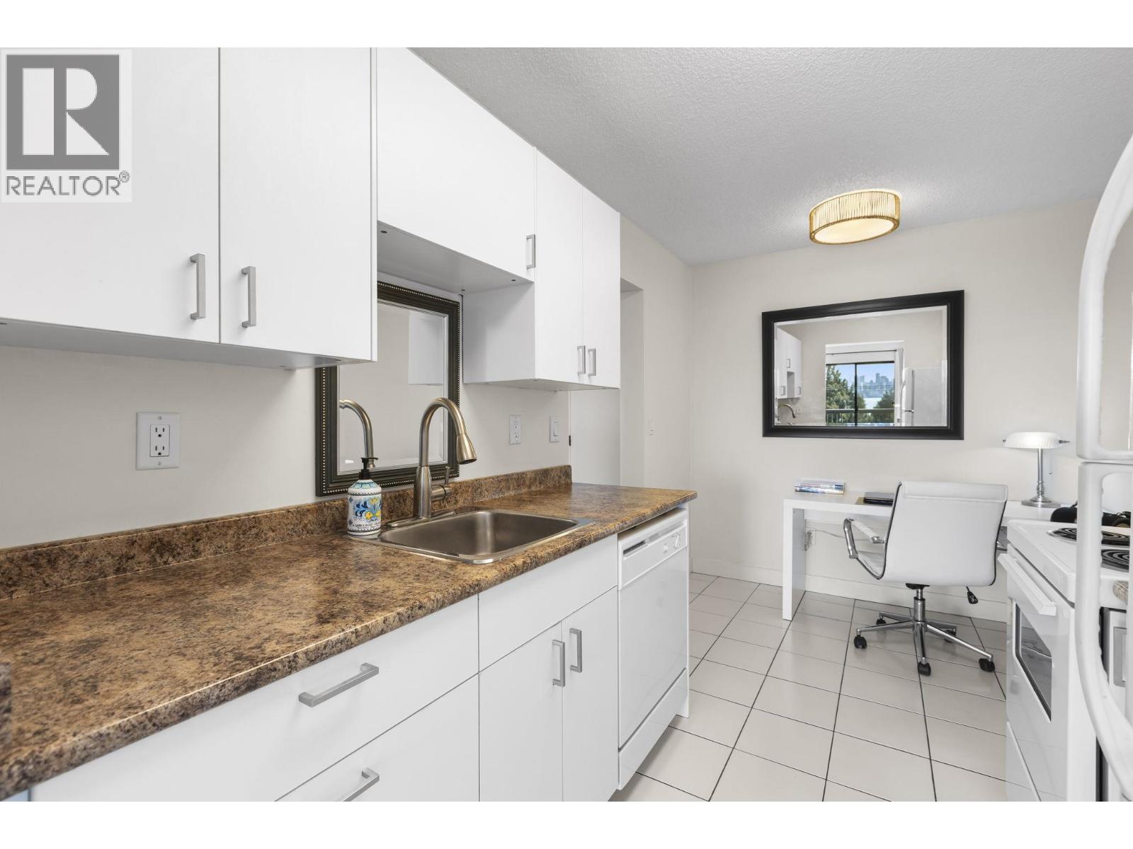 337 340 W 3rd Street, North Vancouver, British Columbia  V7M 1G4 - Photo 10 - R3058185