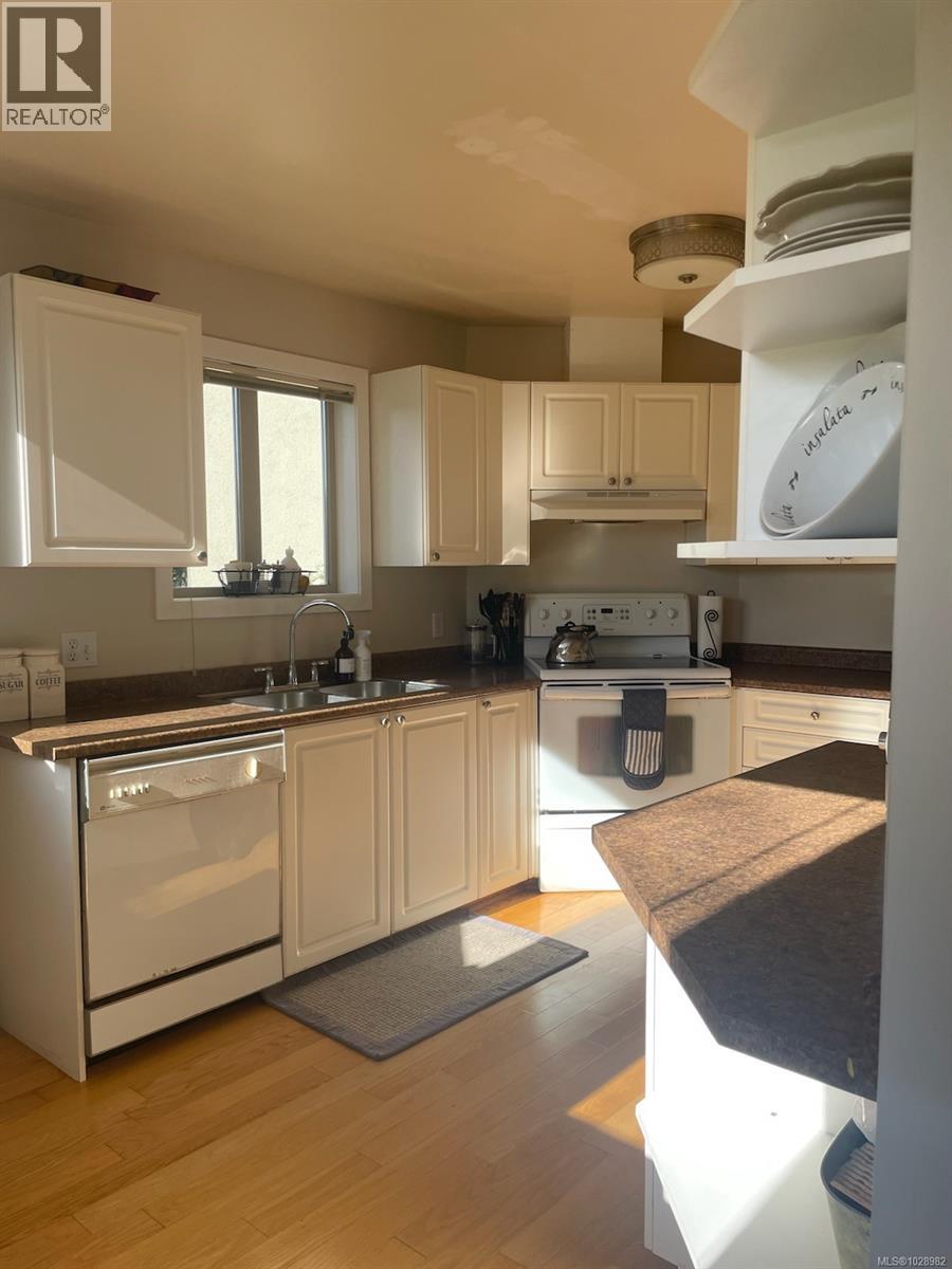 104 1687 Poplar Ave, Saanich, British Columbia  V8P 4K5 - Photo 11 - 1028982