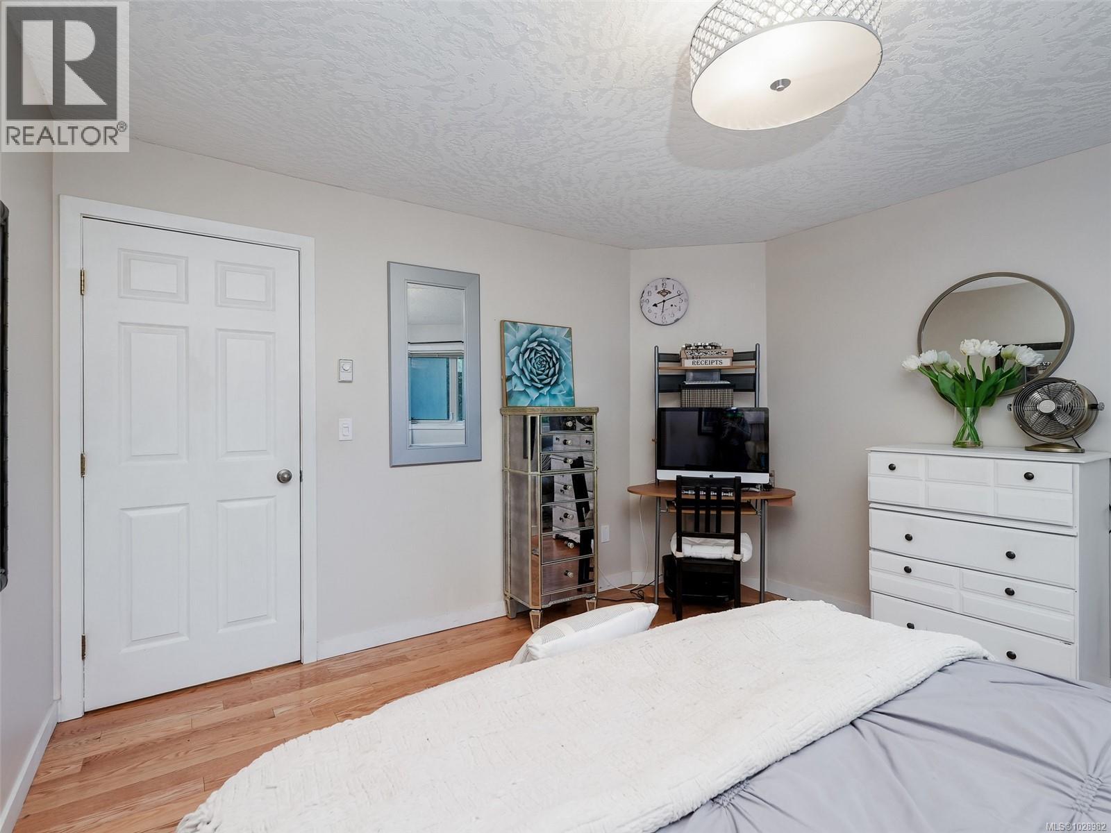 104 1687 Poplar Ave, Saanich, British Columbia  V8P 4K5 - Photo 16 - 1028982