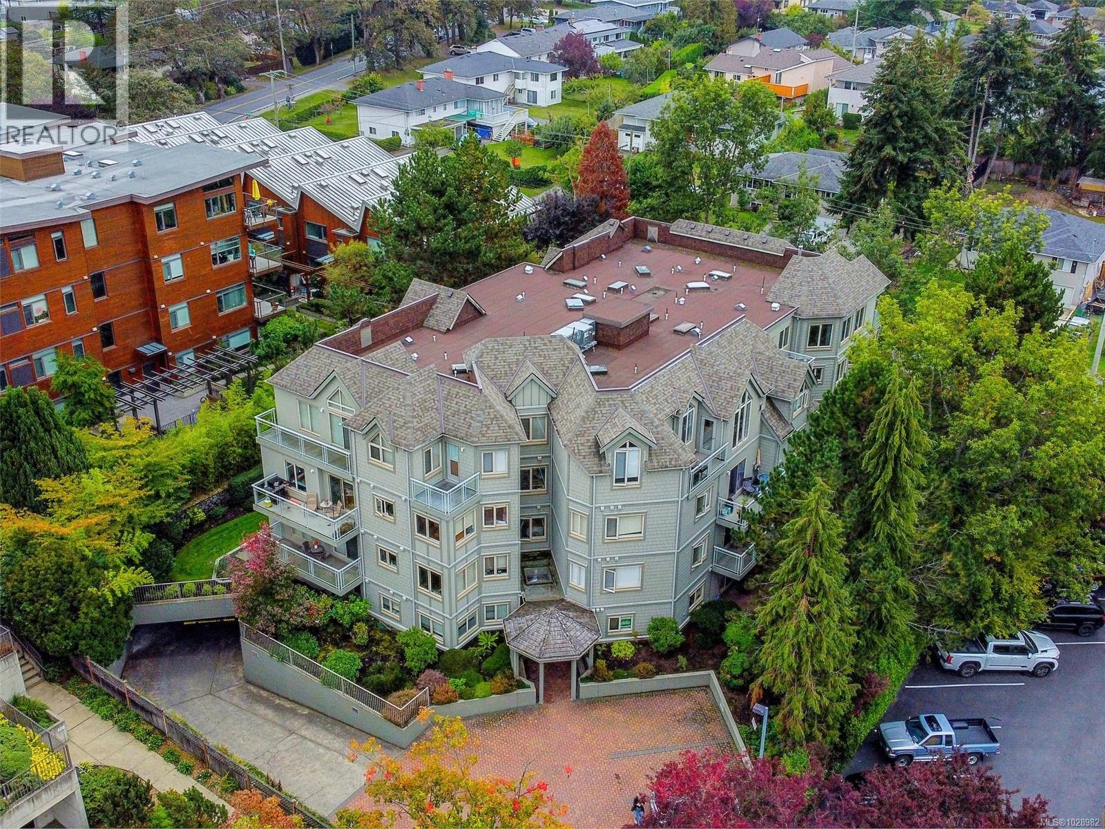 104 1687 Poplar Ave, Saanich, British Columbia  V8P 4K5 - Photo 31 - 1028982