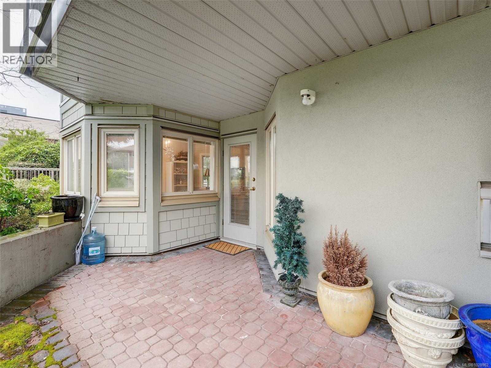 104 1687 Poplar Ave, Saanich, British Columbia  V8P 4K5 - Photo 27 - 1028982