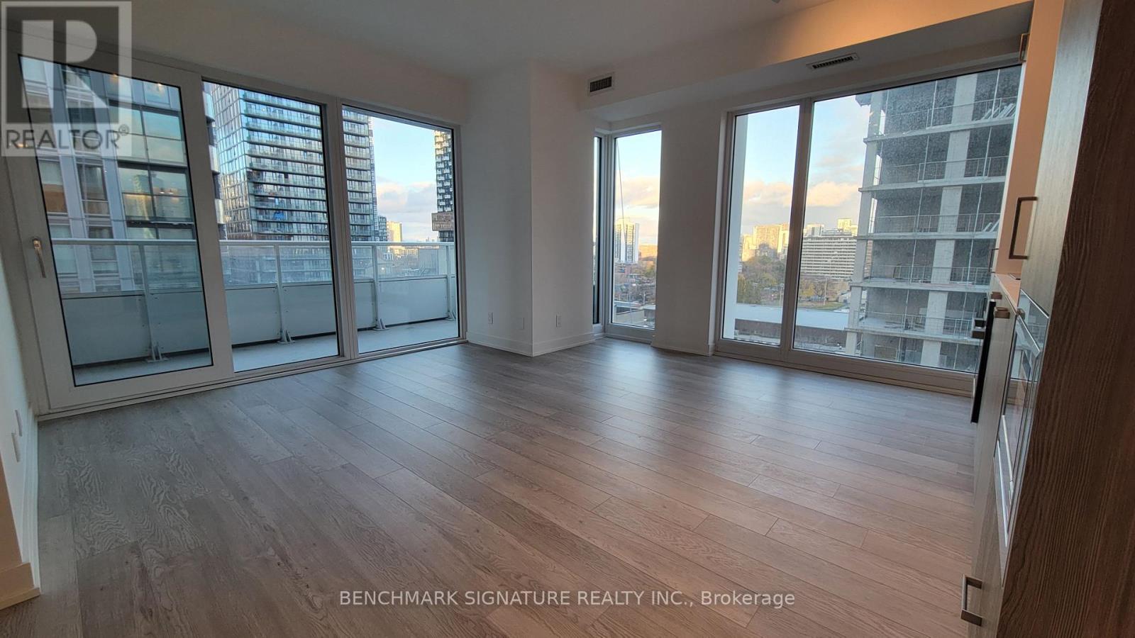 1002 - 88 Queen Street E, Toronto, Ontario  M5C 0B6 - Photo 2 - C12889462