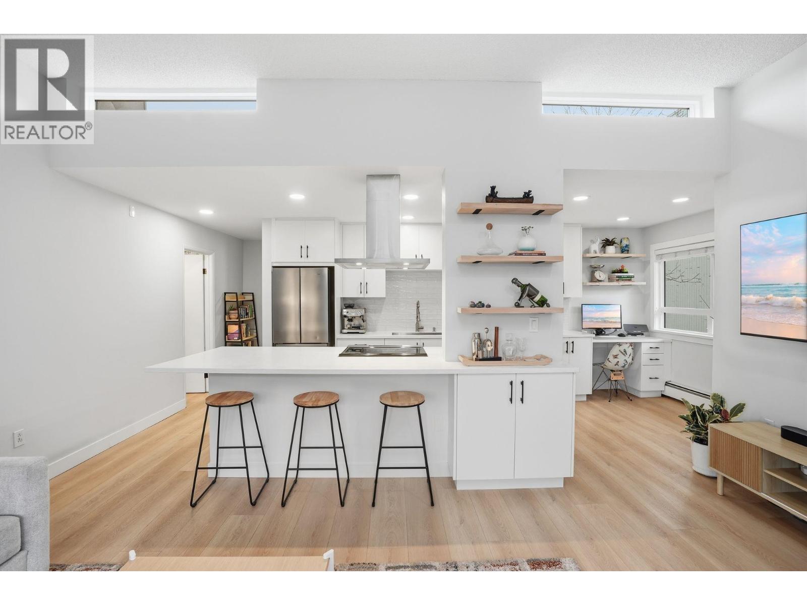 303 1516 Charles Street, Vancouver, British Columbia  V5L 2T1 - Photo 1 - R3100319