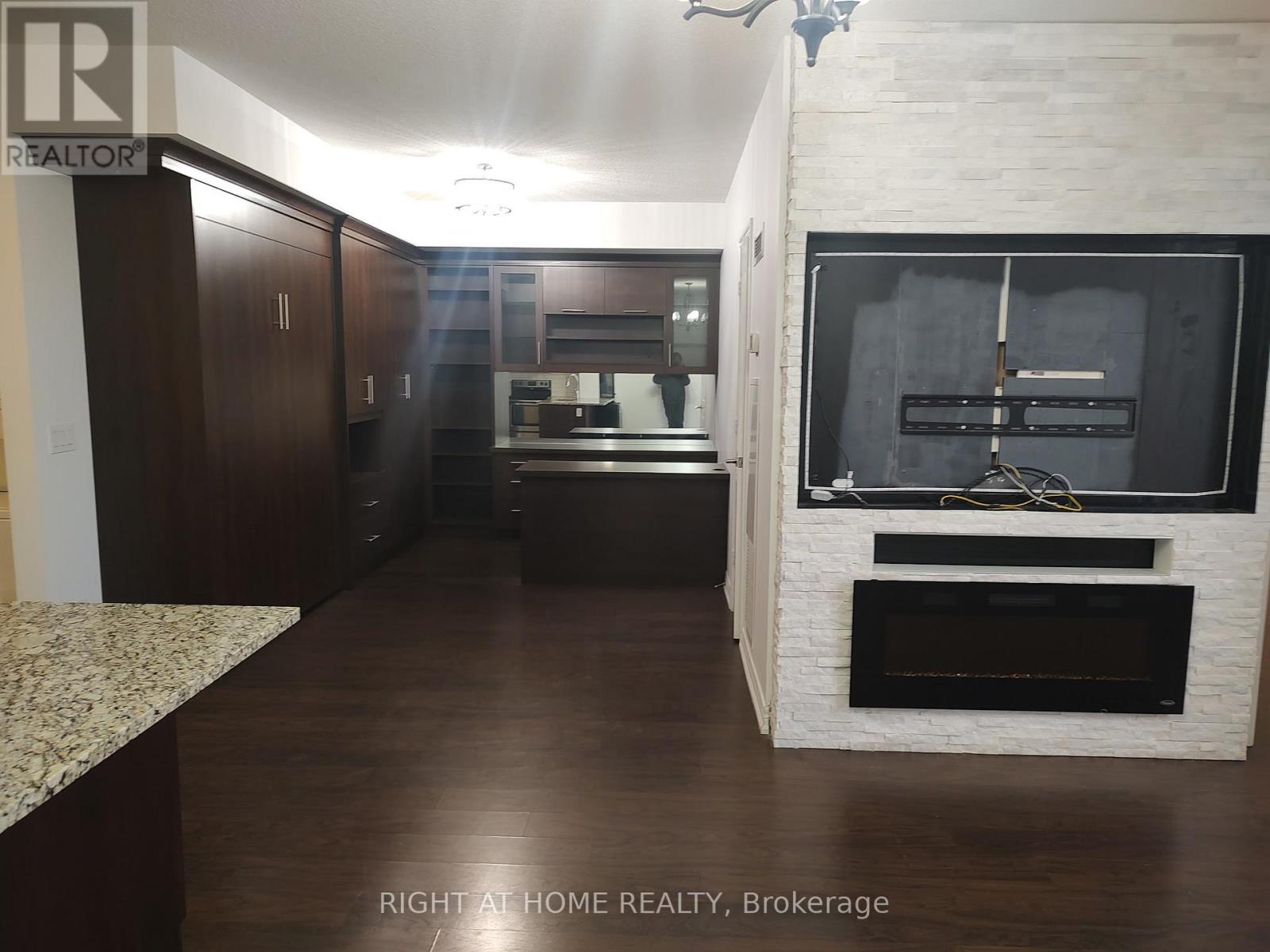 701 - 9245 Jane Street, Vaughan, Ontario  L6A 0J9 - Photo 3 - N12889444