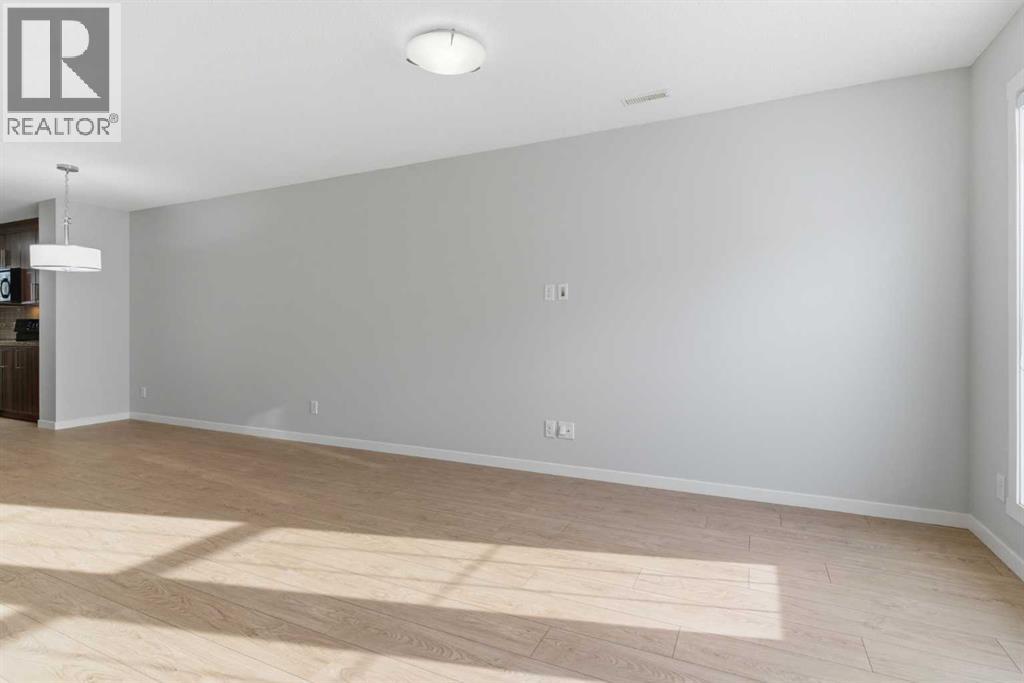 525 Mckenzie Towne Close Se, Calgary, Alberta  T2Z 1A8 - Photo 4 - A2292784